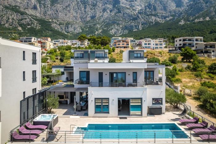 Villa Hota Makarska with pool, hot tub and game room