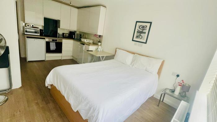 Studio - Sleeps 2 - Wifi - Parking