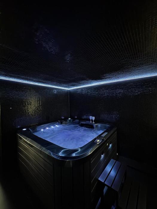 Moonlight jacuzzi