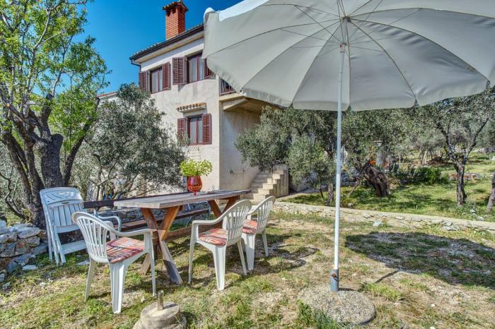 Apartments Martinscica 2240