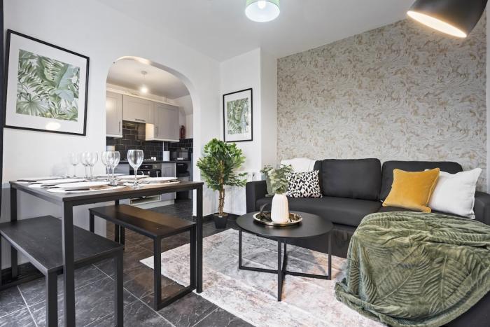 Elegant 4-Bed Home with Parking & Garden Near the City Centre