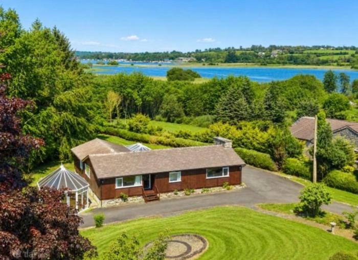 Athlone country house near lake