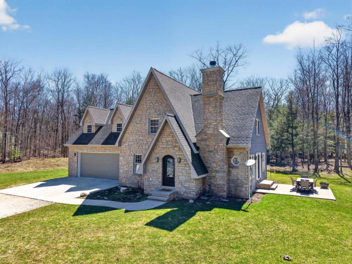 Wooded Egg Harbor Escape- Pinball Bunks Privacy