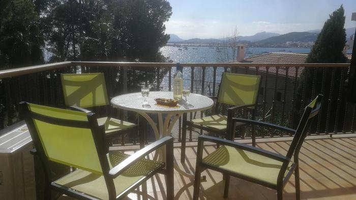 Quiet PINE WALK apartment 20m from the beach
