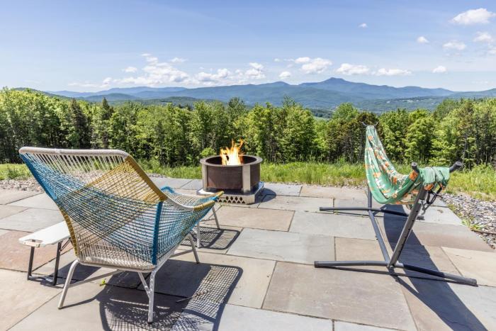 Cozy, Private Mountain Stay with Breathtaking Views