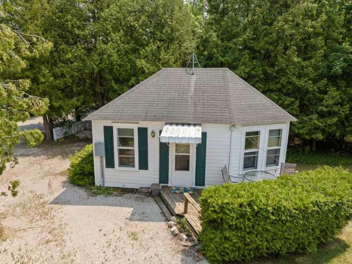 Tuckaway Cottage by Simple Life Rentals