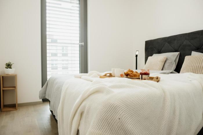 Stylish Apartment Near City Center with Parking