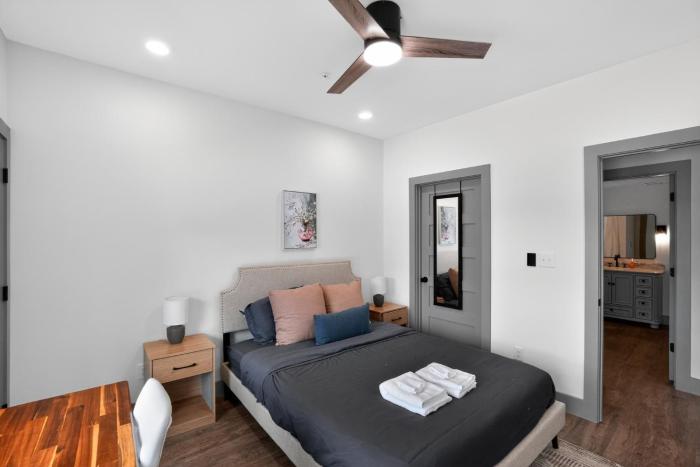 Modern 1-bedroom with upscale finishes open design