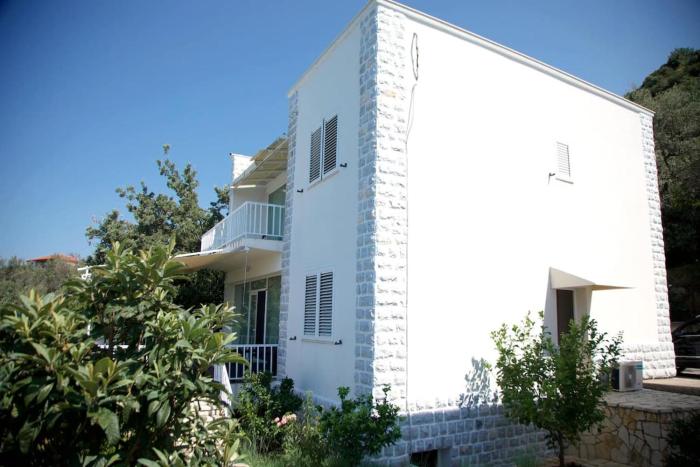 Villa Vista del Mar - Hillside Getaway