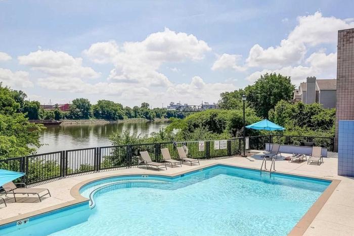 Flow - Pool - River Views - Mins to Broadway