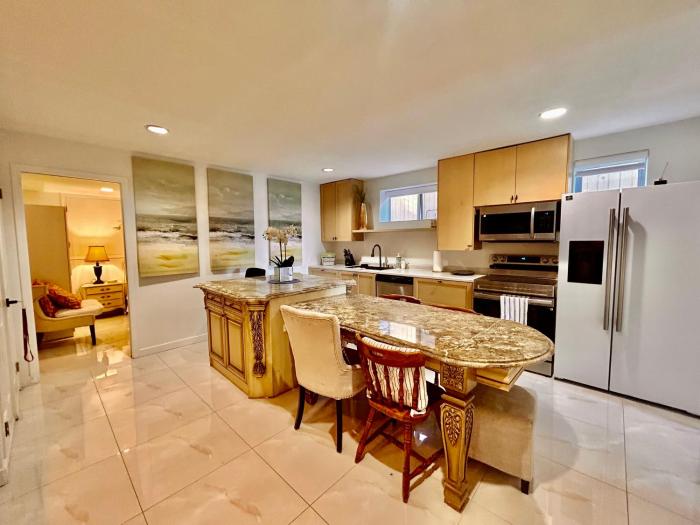 Private 2BR family Suite Near YVR airport & Transit & Golf course