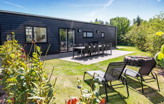 Stunning Home In Glesborg With Sauna