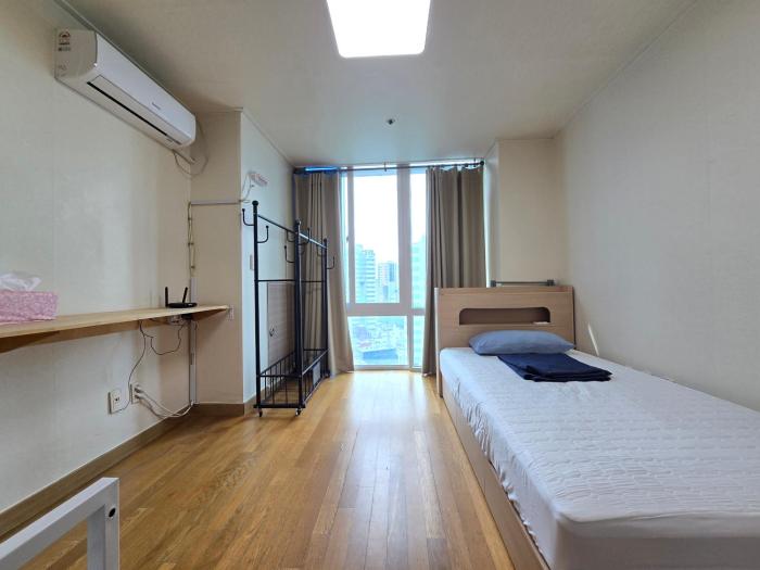 The Nearest to Sinchon Station Line 2 - Spacious Modern Studio