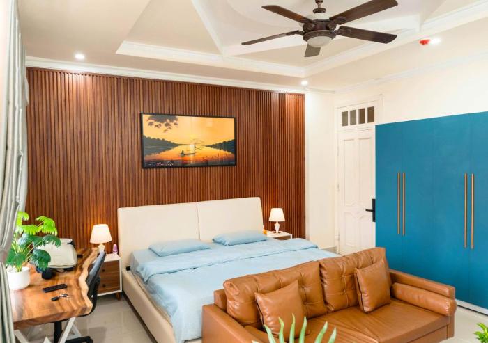 Luxury Studio Near The Beach, King Bed, Large Balcony, Full Kitchen, Bathtub and Shower,1000Mbps Wifi and 75in TV