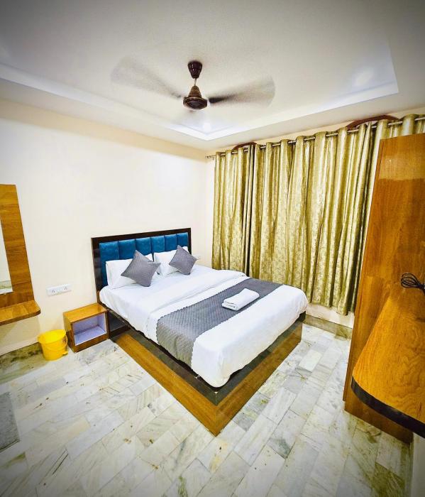 BUDGET FRIENDLY Fully Air - Condition, Hotel - RUDRAA GUES-T HOUSE - 600m From Kashi Vishwanath Temple & Best Comfortable and Peace Full Stay - Near Kashi Vishwanath Temple & Ganga Ghat Varanasi - BEST HOTEL IN VARANASI