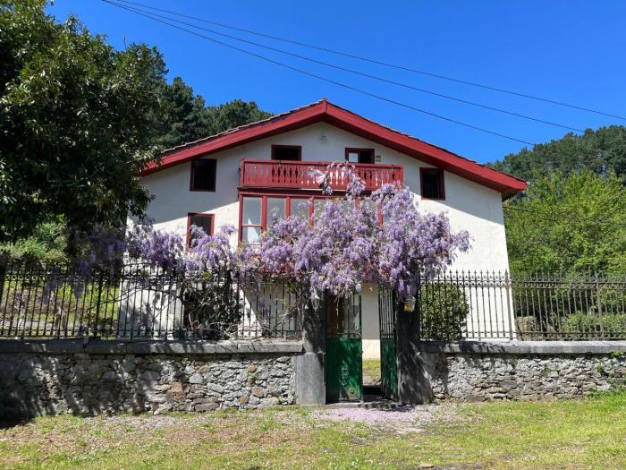 Lutzin Etxea, Caserío Vasco con piscina, jardín y parking, a 15 min de Bilbao