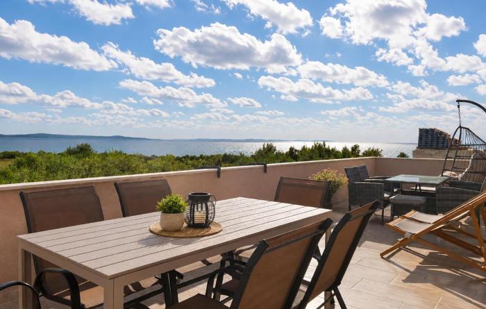 Lovely Apartment In Privlaka With House Sea View