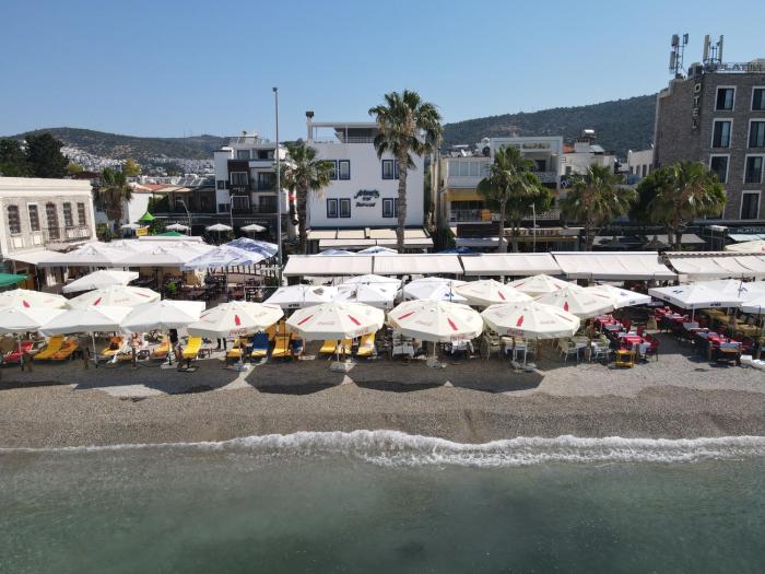 Artemis Hotel