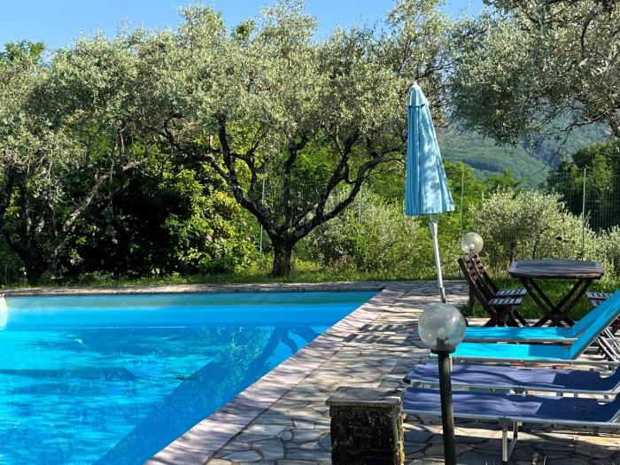 Cottage with private swimming-pool