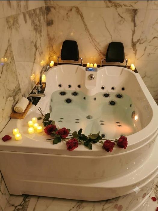 Osada Zawóz domki z balią jacuzzi i sauną nad Jeziorem Solińskim