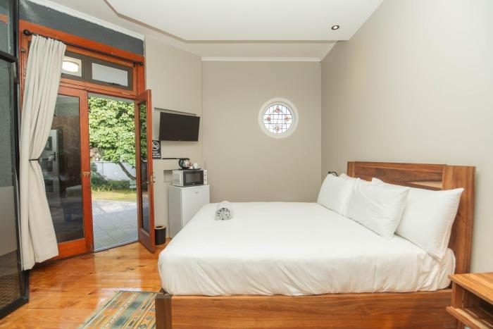 The Valley Escape - The Palm View