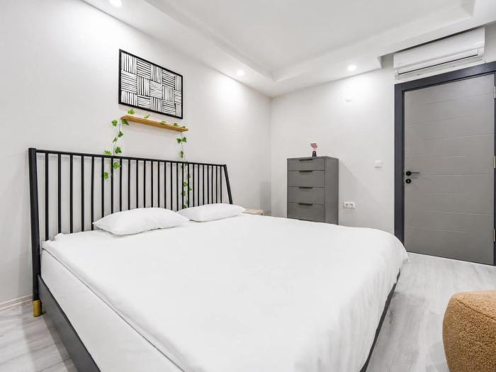 Cozy 2BR Swan Apartment in City Center