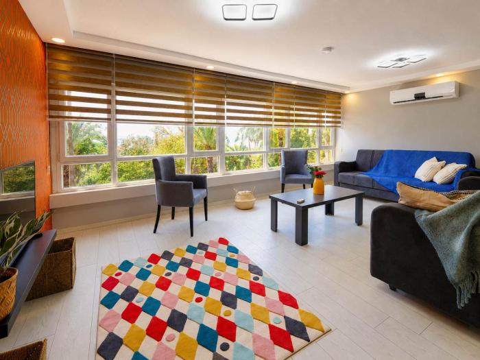 Hadrian Olive Flat by Maxi Homes Walk to Hadrian Gate