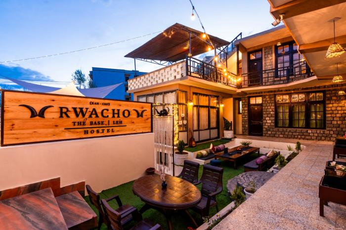 RWACHO Hostel The Base