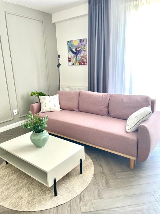 Rose and Oak Apartment