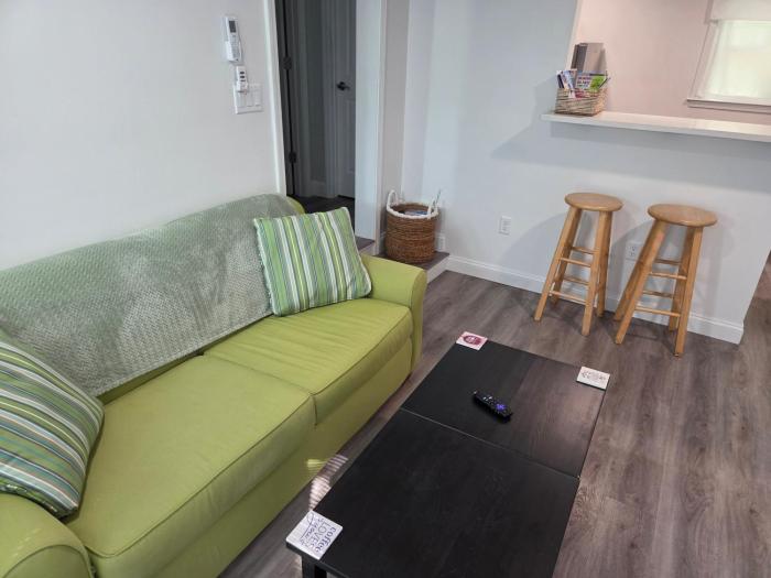 Cozy 2 Bedroom Less Than A Mile To The Beach