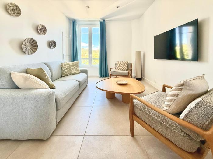 Renovated - 3 bedrooms - AC - Sea view - Sleeps 6