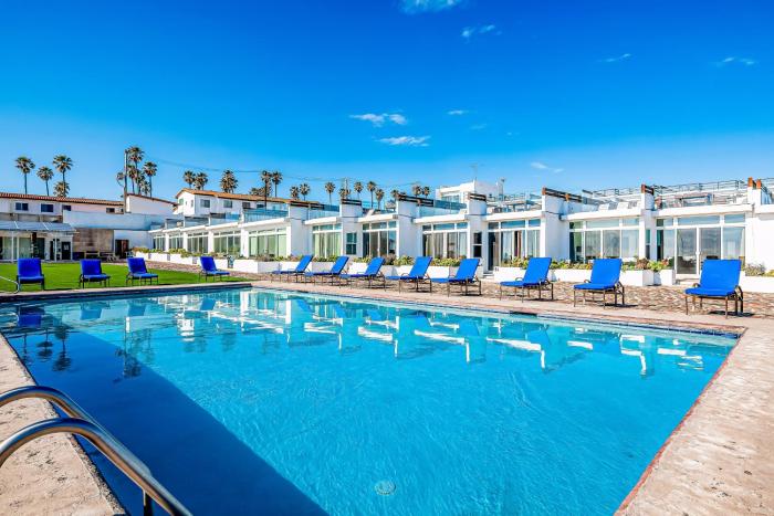 Bright Dog-Friendly Suite with Kitchenette, Heated Outdoor Pool, Hot Tub, Patio