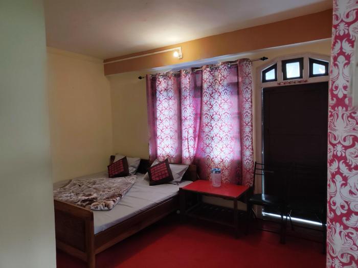 Hotel PP Paharer Pothe Homestay