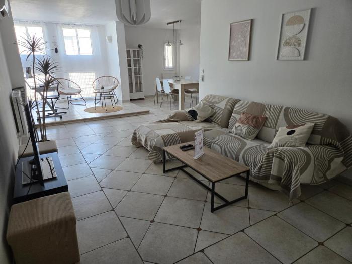 Les Salins - 2 Chambres - Climatisation - Lave Linge - Wifi