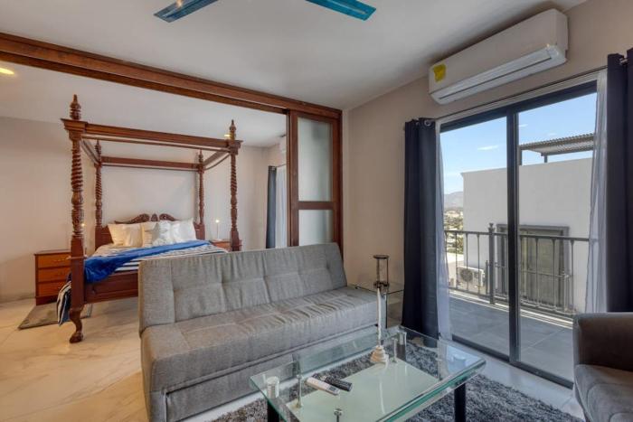 Dog-friendly Apartment with Rooftop Infinity Pool, Gym, Central AC & Balcony