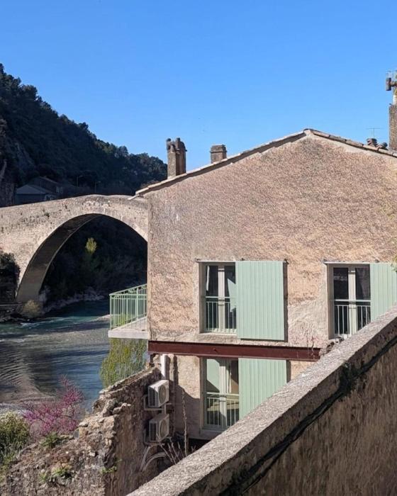 Appartement avec balcon vue Pont Roman de Nyons