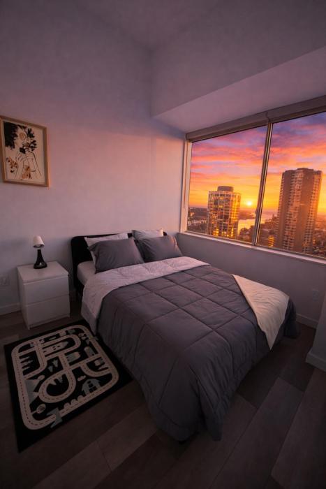 Luxury DT 2BR High Rise w Skyline View Rogers
