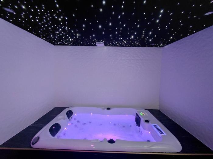 Soft, Jacuzzi, cozy, cinéma,