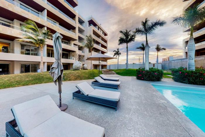 Stunning 3 BR - Pool - Awesome amenities