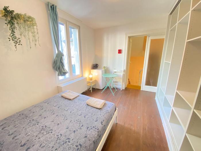 Charming street room in Antwerp