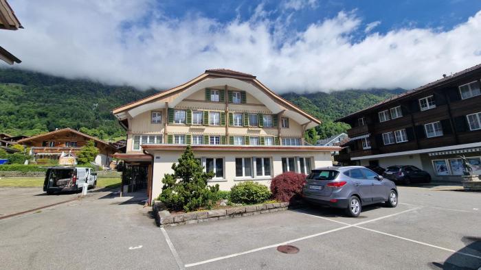 Stilvolle, frisch renovierte Wohnung in historischem Haus von 1851 nahe Interlaken