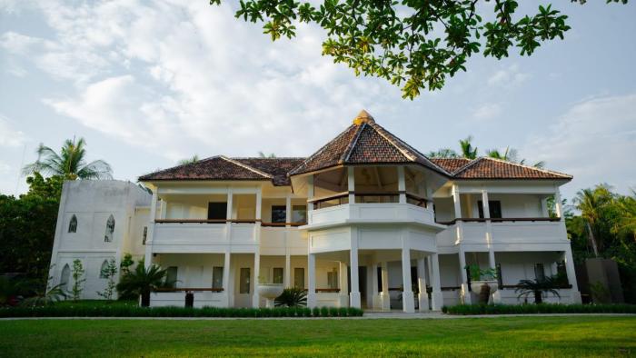 Amandalay Hotel & Villas