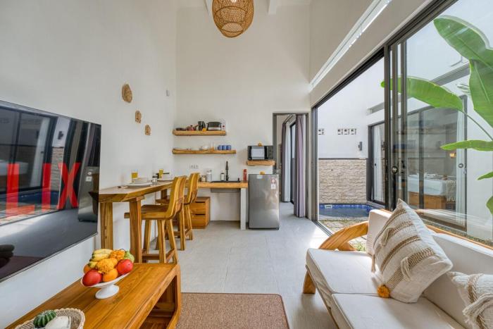Cozy Tropical Pererenan 2bd Villa with Rooftop Pool