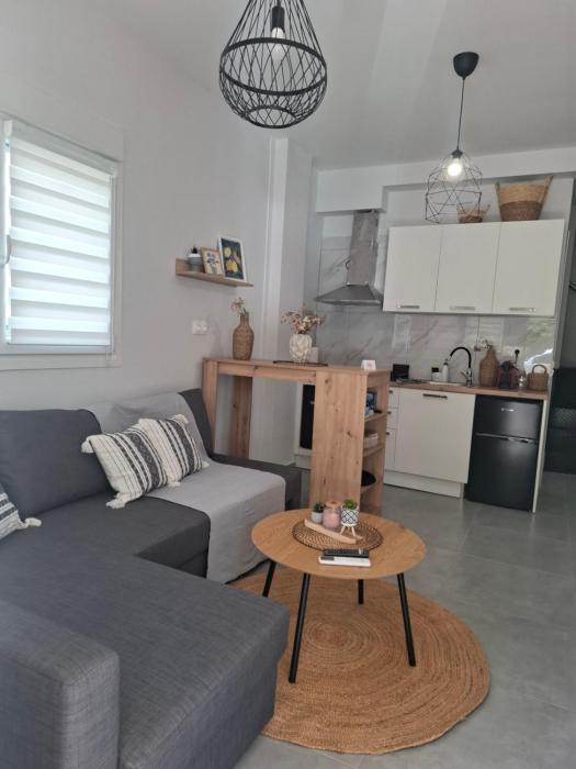 Level up - A , Modern 2-Level Duplex Apartment
