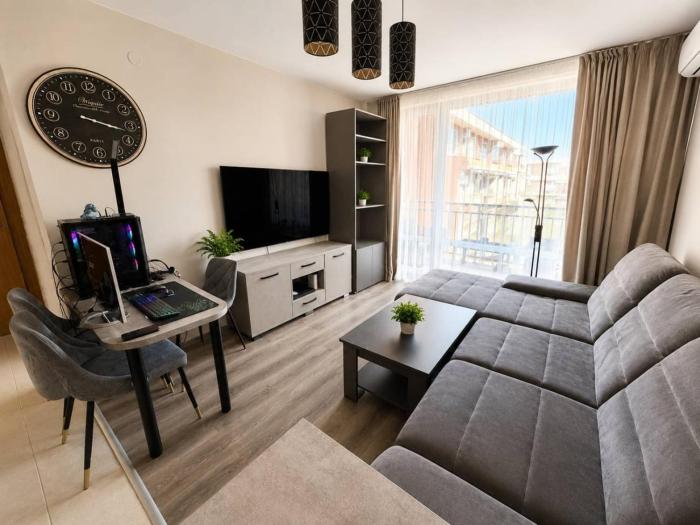 Two-bedroom apartment with a cozy balcony