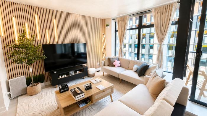 AfterGlow Luxury Downtown 2BR Near Cruise Port & BC Place