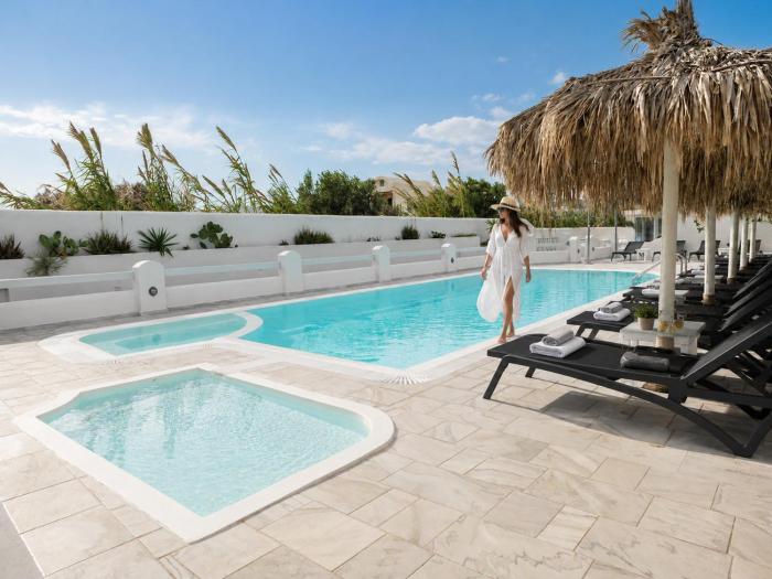 Perissa Design Centro Suites- BEACH FRONT