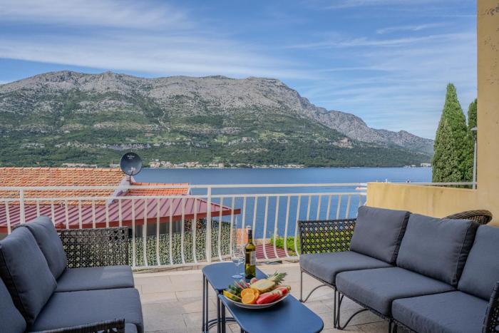 Prime Sea View & Cozy Courtyard