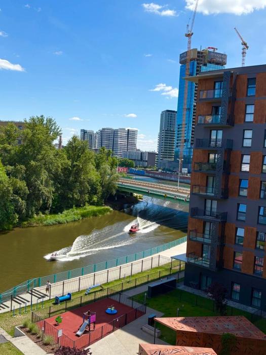 Jesionowe Apartamenty Ashwood Apartments Widok na Odrę 1,4 km od Rynku Parking Podziemny w Cenie Klimatyzacja Sauna w 1 Apt River Oder view 1,4 km Market Square Underground parking Balcony Air conditioning