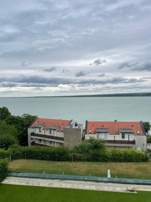 T8 Sunset Tihany